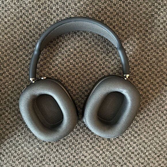 AirPod max black new - Picture 7 of 7